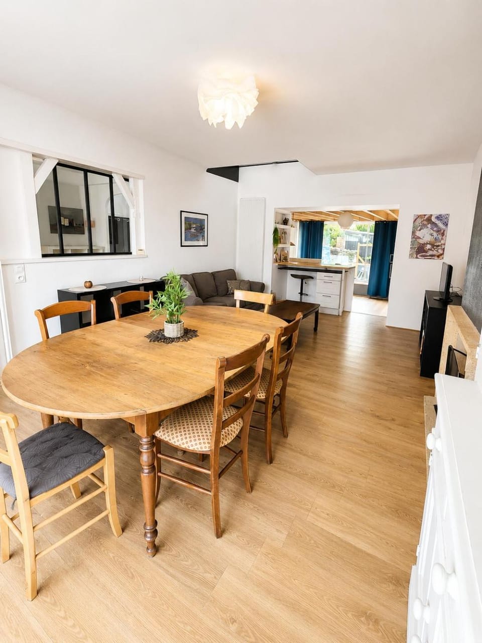 Living room, Dining area