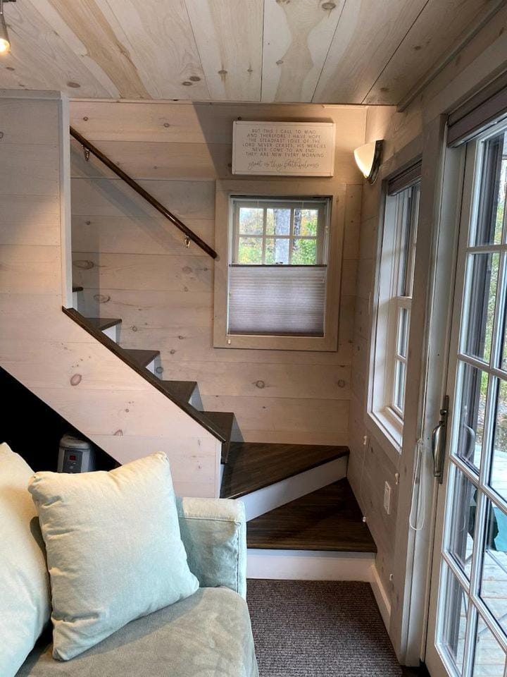 Adorable Cottage makes for a Beautiful Vermont Retreat House in Barnard