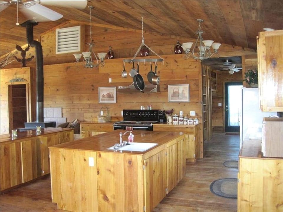 Large Cabin Rental with Breathtaking Mountain Views on Colorado Plains Cabin in Smith Mountain Lake