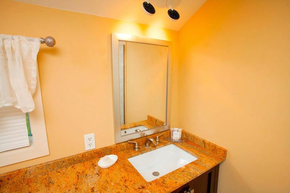 Pet-Friendly Suite Rental in a Charming Inn near Mohawk State Forest, Connecticut House in Lakeville