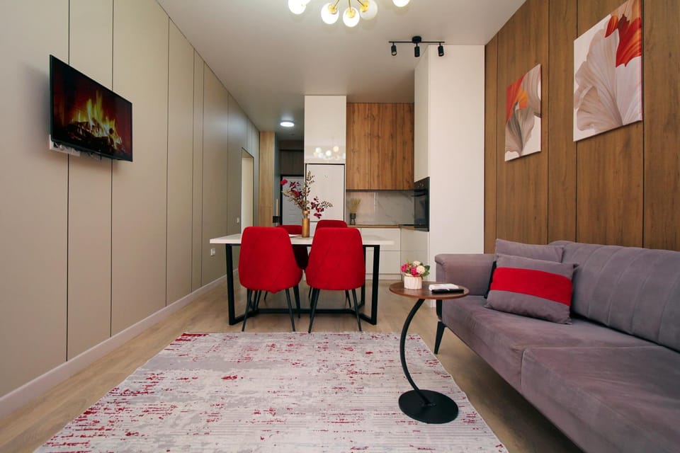 Bed, TV and multimedia, Kitchen or kitchenette, Living room, Seating area, Dining area, microwave, oven, stove