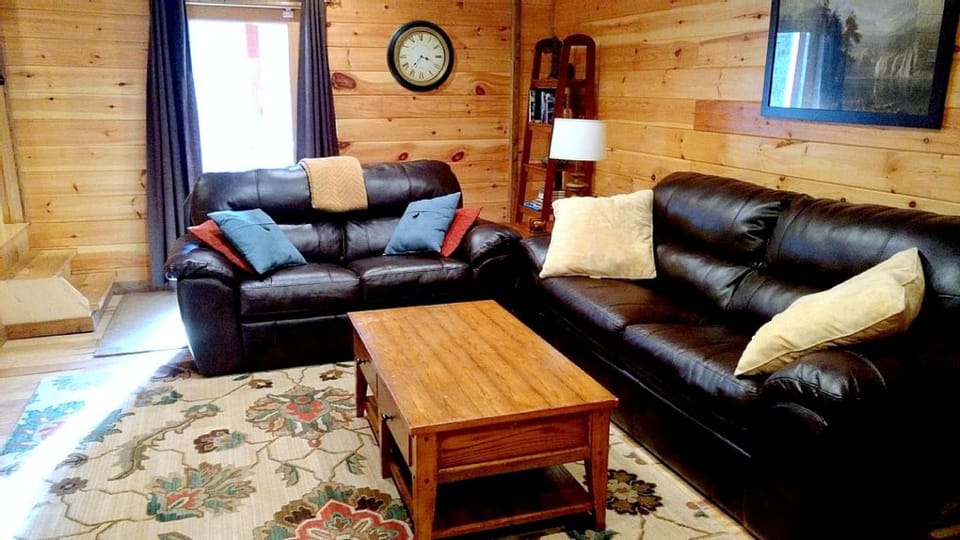 Secluded Cabin Rental with Hot Tub Overlooking Stunning Forest in Blue Ridge, Georgia Cabin in Blue Ridge