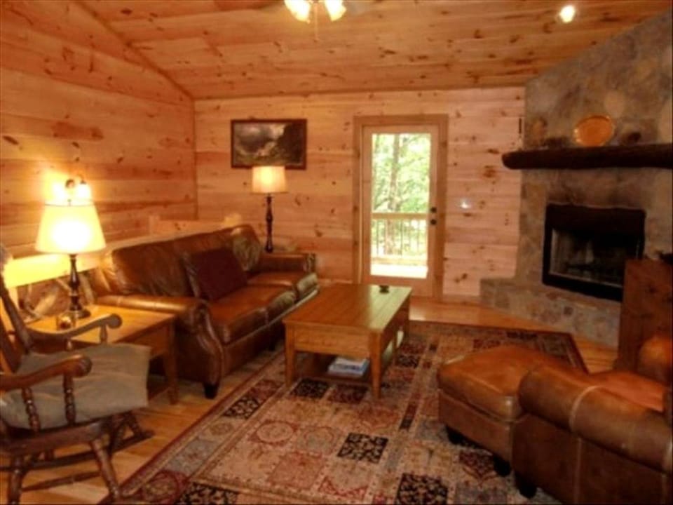 Secluded Cabin Rental with Hot Tub Overlooking Stunning Forest in Blue Ridge, Georgia Cabin in Blue Ridge