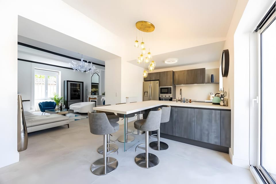 Property building, Kitchen or kitchenette, Living room