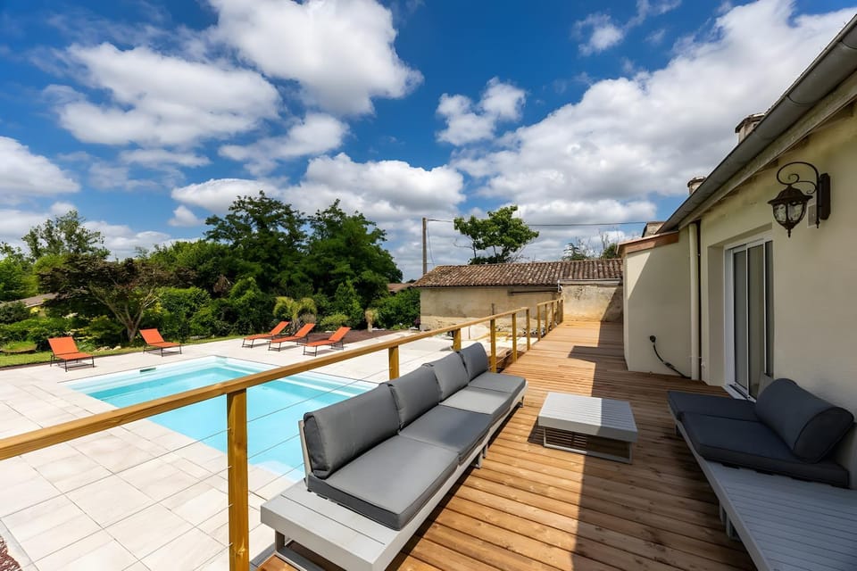 Property building, Balcony/Terrace, Living room, Swimming pool