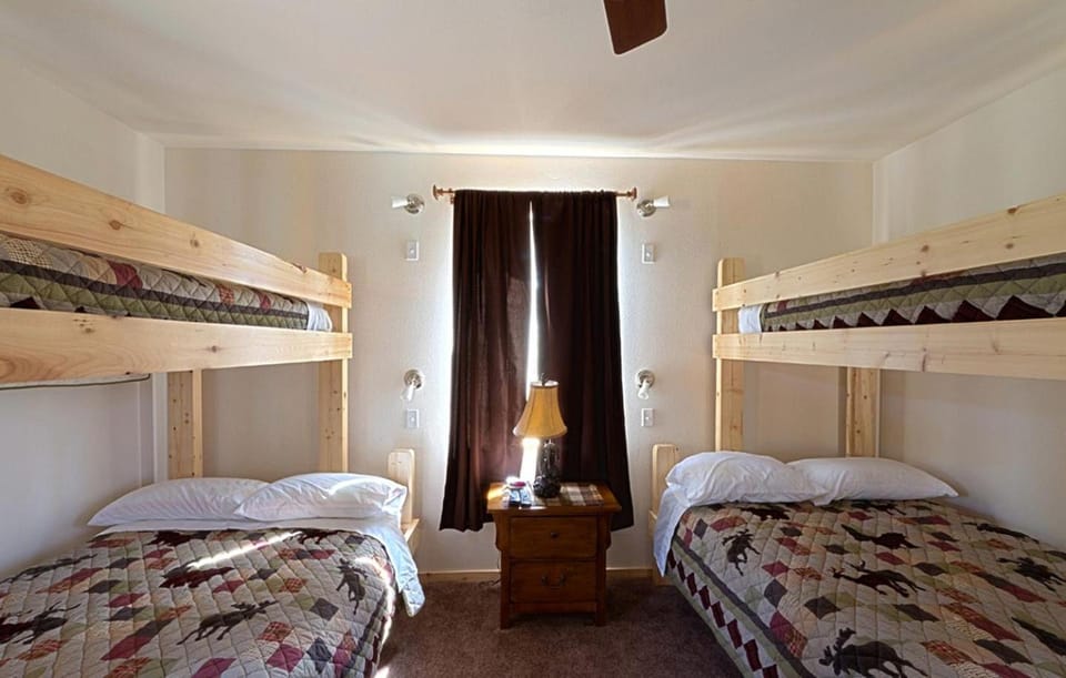Amazing Rustic Accommodation with Free Wi-Fi on the Kenai Peninsula, Alaska House in Ridgeway