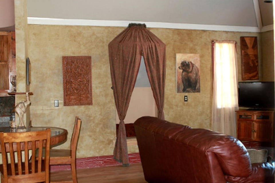 Delightful Cabin Rental for Romantic Getaway near Denali National Park, Alaska Cabin in Talkeetna