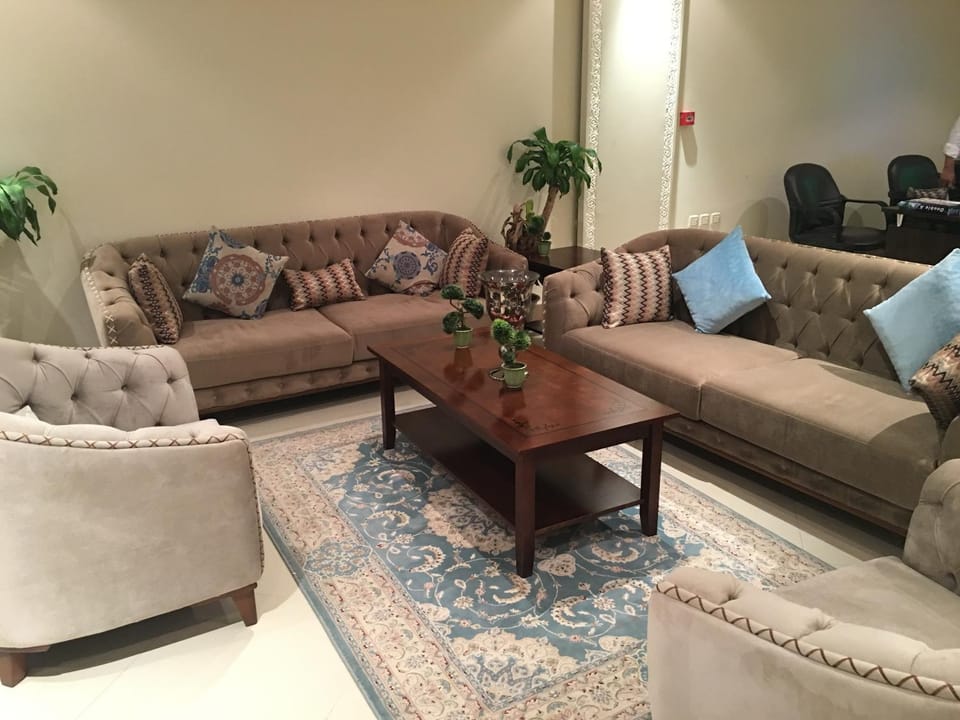 Communal lounge/ TV room, Library, Lobby or reception