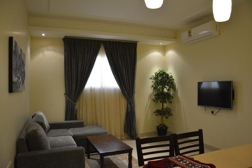 TV and multimedia, Living room, Seating area, Area and facilities, Family