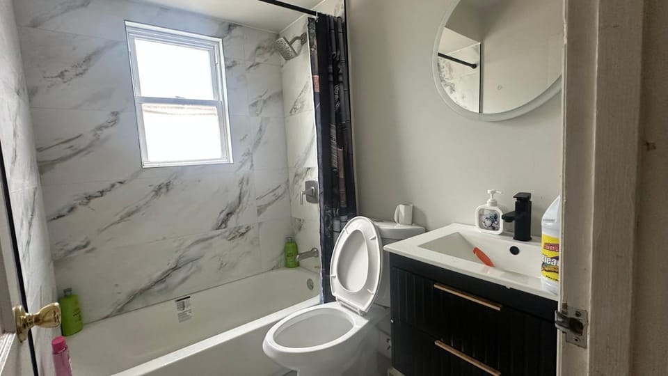 Comfortable Private Room Shared Bathroom Vacation rental in University City