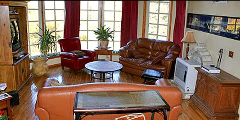 Charming Family-Friendly Cabin Rental with Beautiful Views in Talkeetna, Alaska Cabin in Talkeetna
