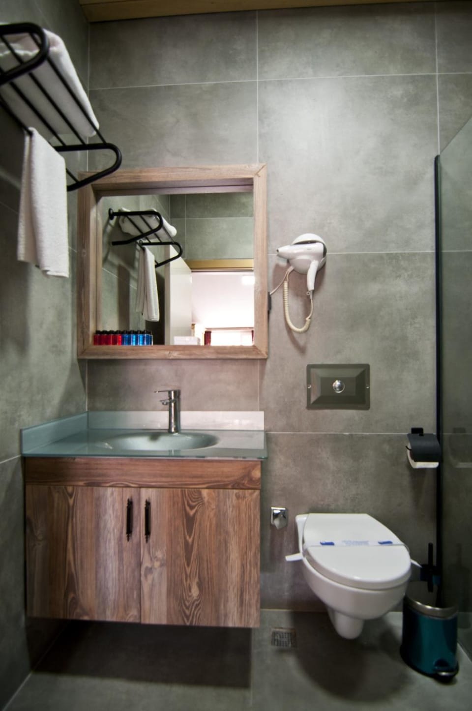 Shower, Toilet, Bathroom, towels