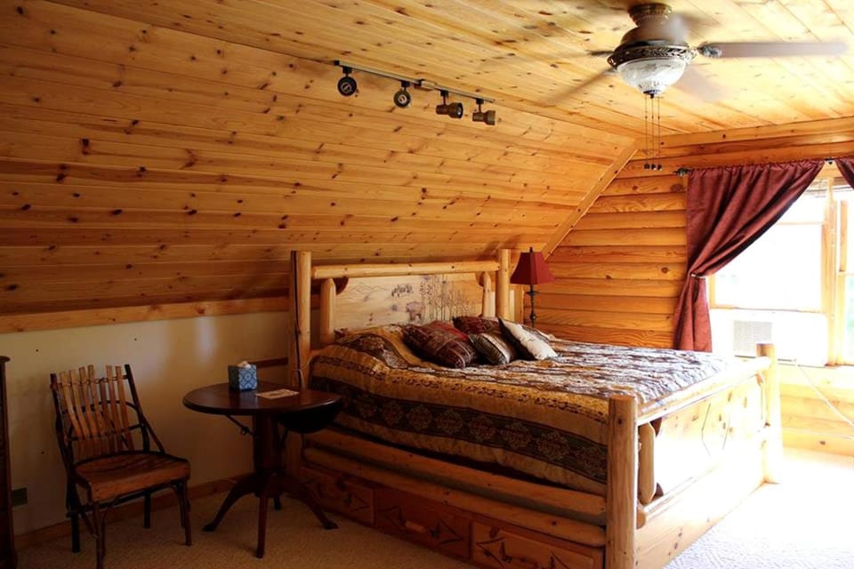 Riverside Log Cabin Perfect for a Secluded Getaway near Kalamazoo, Michigan Cabin in Centreville