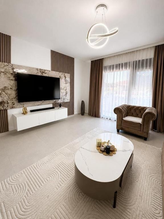 Communal lounge/ TV room, TV and multimedia, Living room, Seating area, Evening entertainment