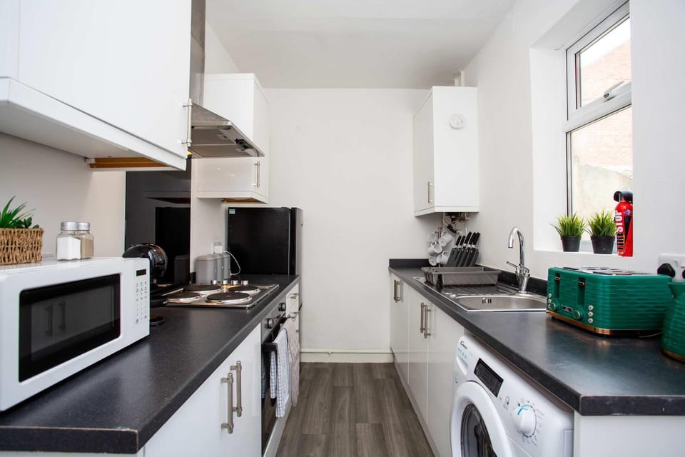 Vacant Nests Spacious 4BR Wi-Fi Contractors House in Darlington