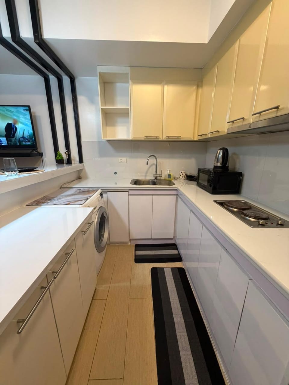 Luxury 1BR Apartment near BGC & Venice Mall Apartment in Makati