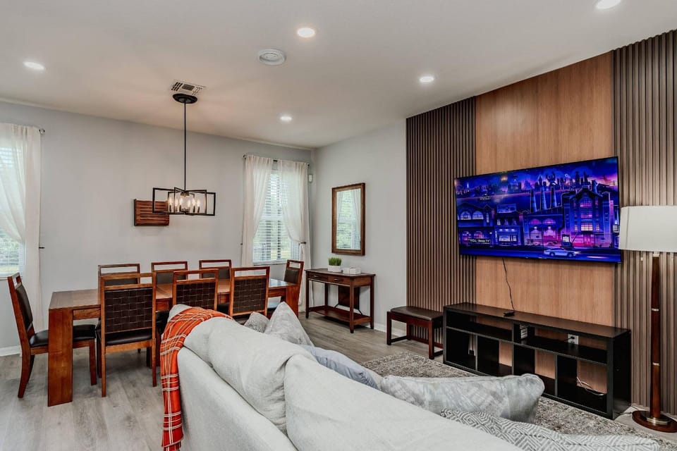 Communal lounge/ TV room, Living room