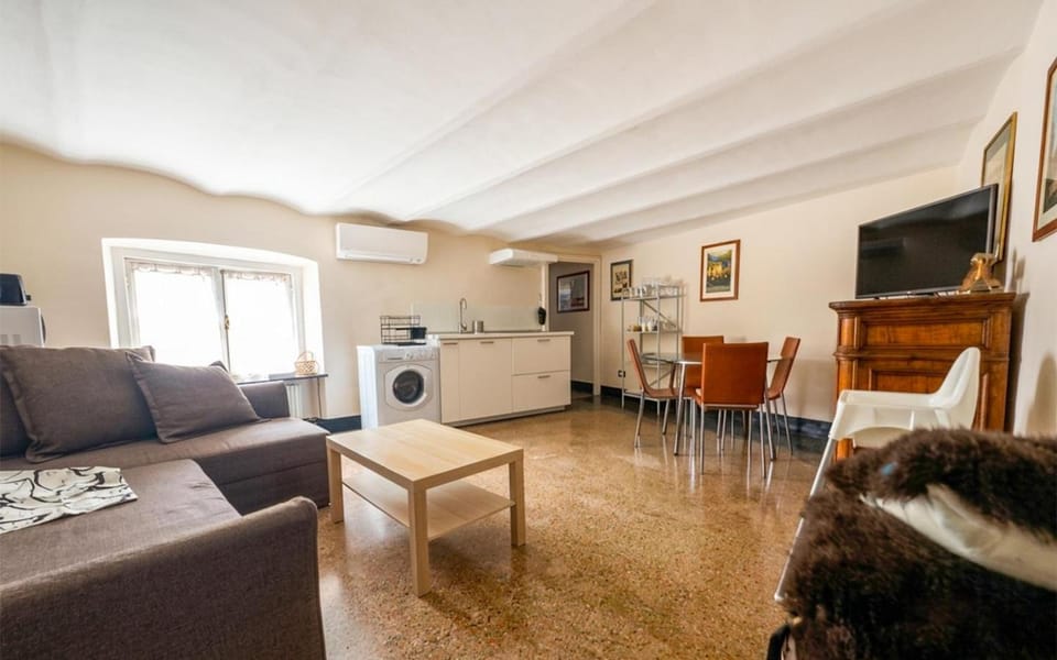 TV and multimedia, Kitchen or kitchenette, Living room, Dining area, washing machine, air conditioner