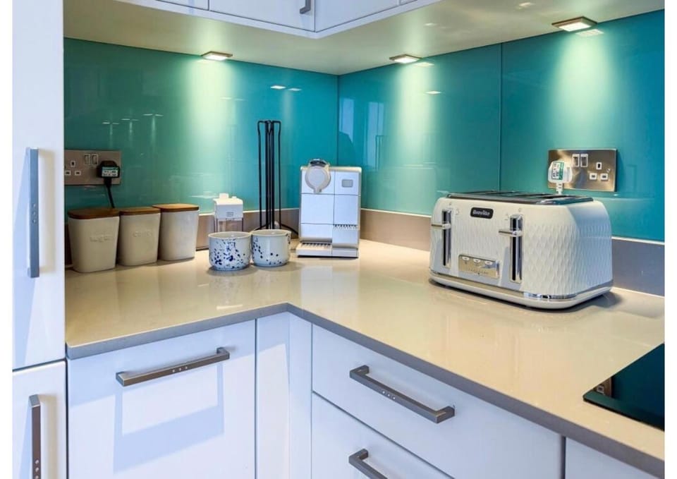 Luxury 2-Bed Beachfront Apartment on Portobello Promenade Apartment in Edinburgh