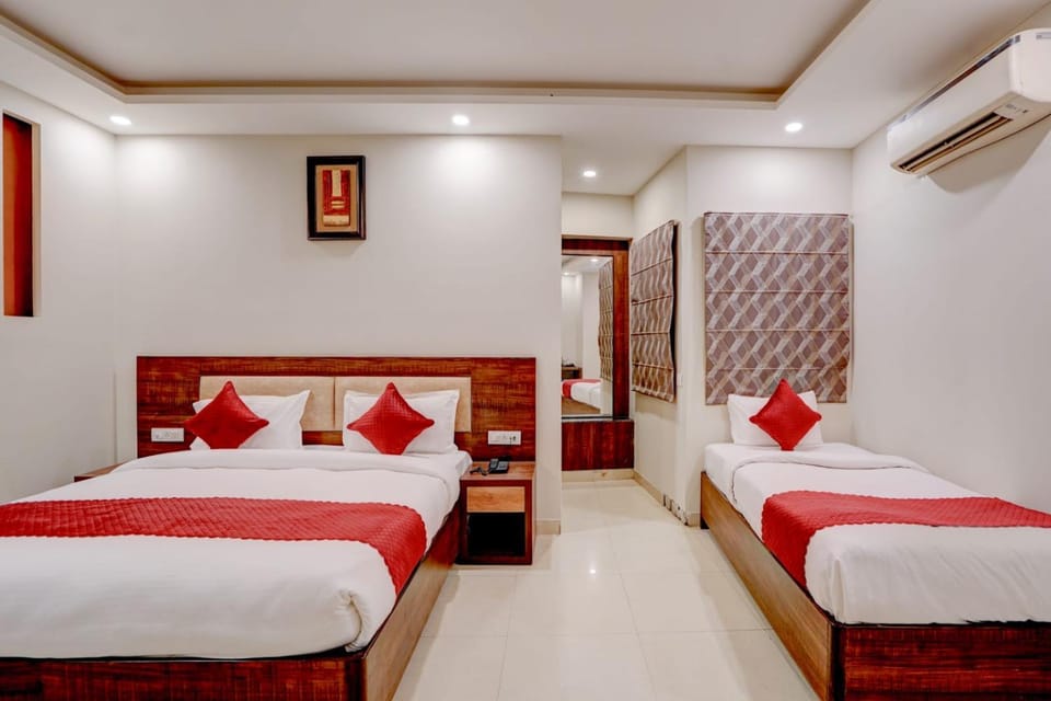 Bed, Photo of the whole room, Bedroom, air conditioner