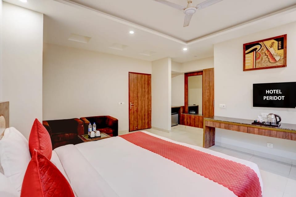 Bed, TV and multimedia, Photo of the whole room