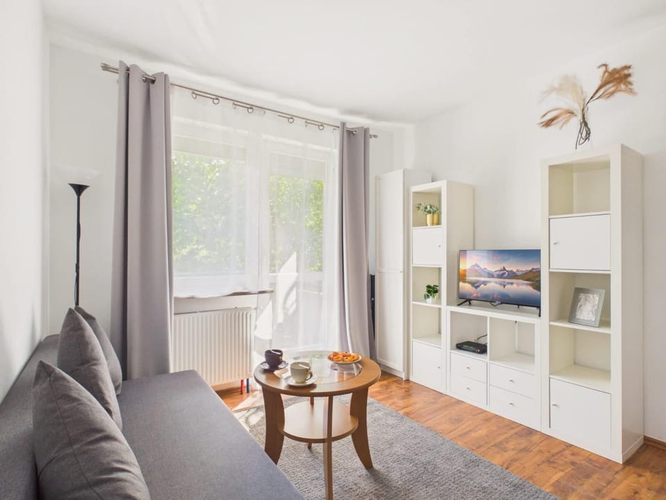 Bed, Living room, Photo of the whole room, Seating area