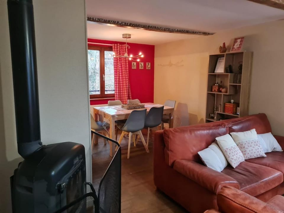 TV and multimedia, Living room, Seating area, Dining area