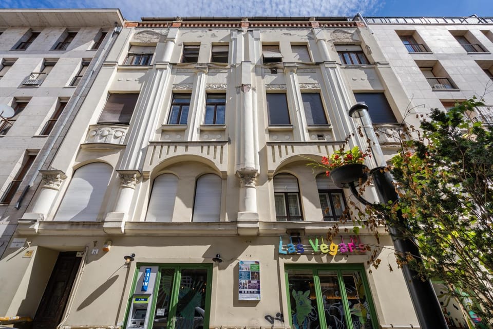 Property building, Day, Location