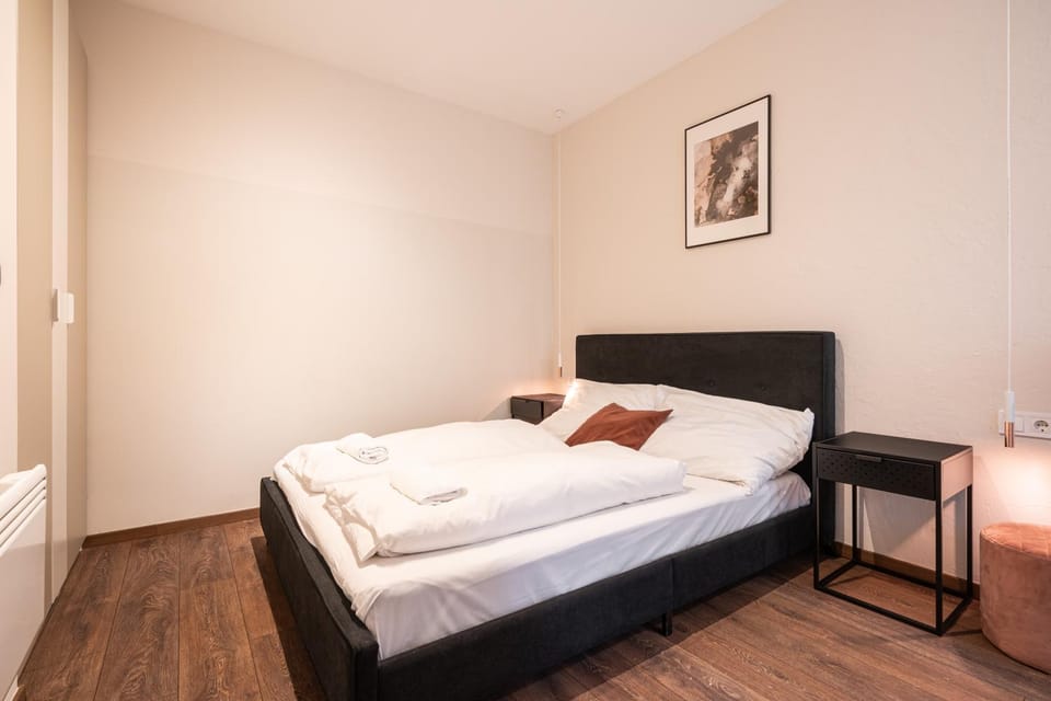 Bed, Bedroom, towels