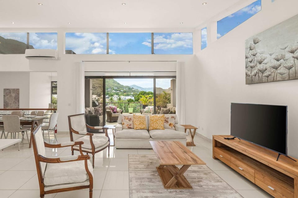 Penthouse Lumia - Luxury Duplex by the Beach Apartment in Rivière Noire District, Mauritius