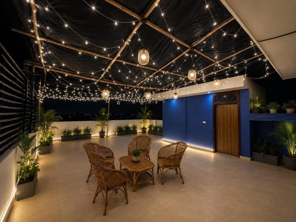 Night, Living room, Seating area