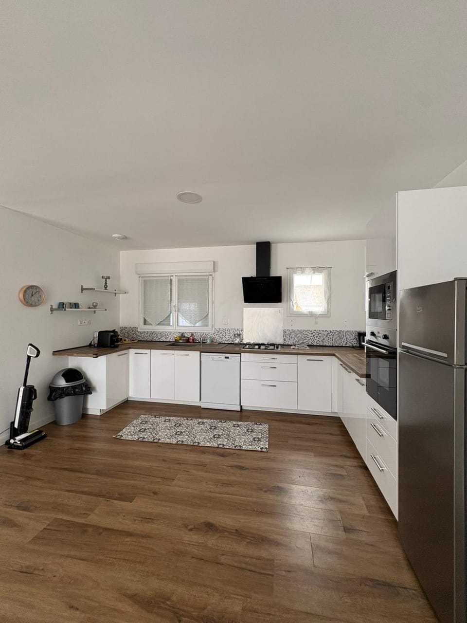 Kitchen or kitchenette, dishwasher, oven, stove