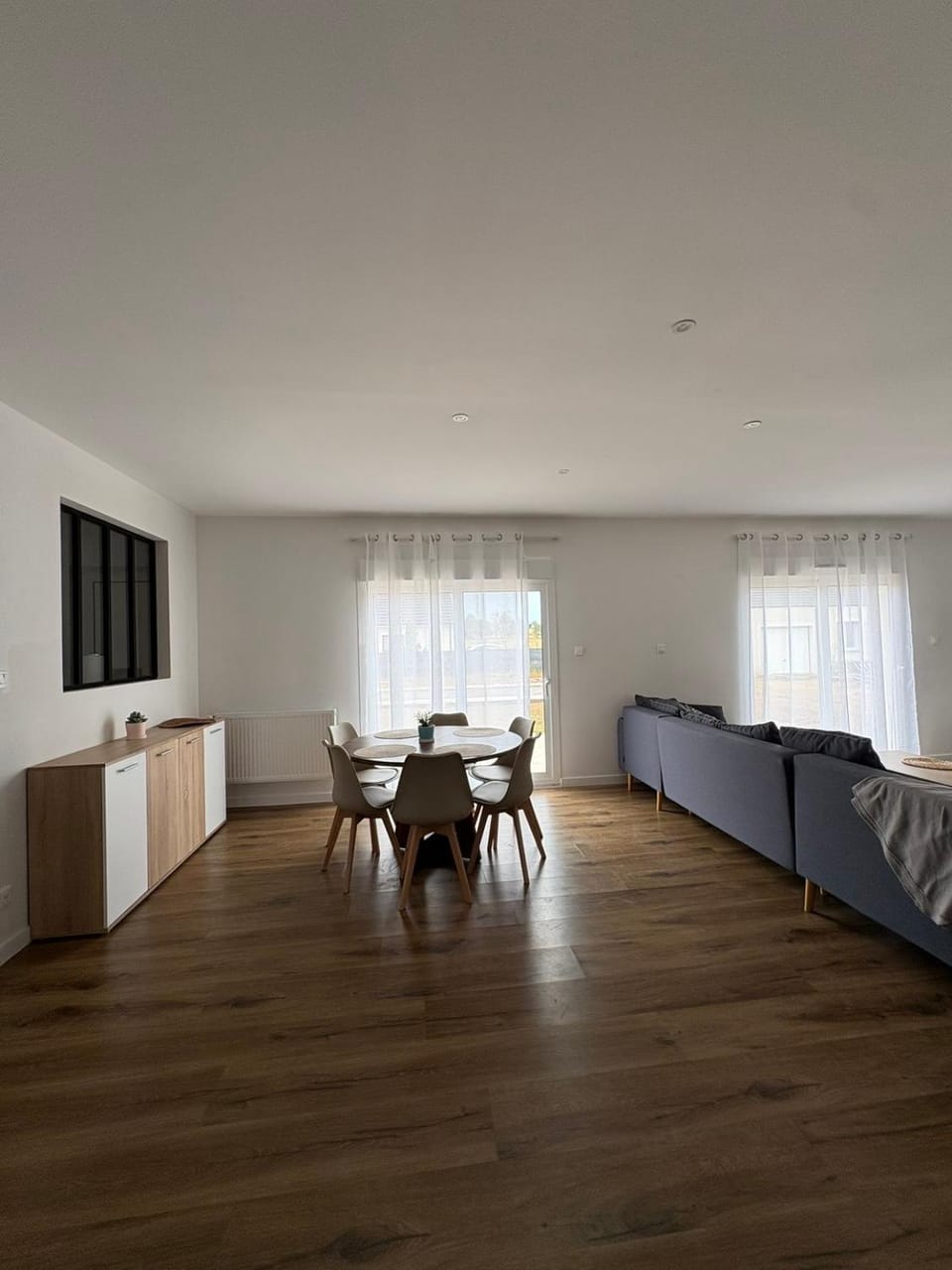 Seating area, Dining area