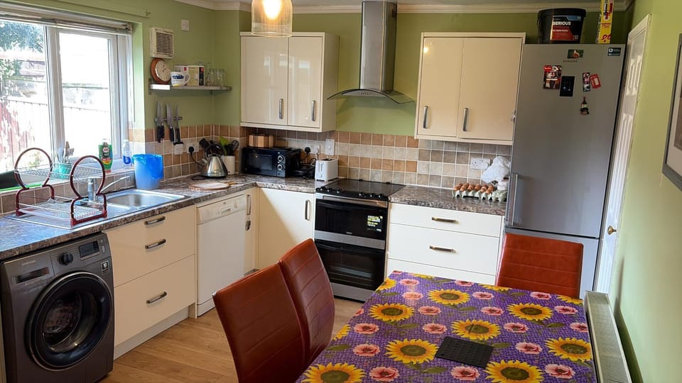Large Cozy Affordable Room Sunderland Centre Vacation rental in Sunderland