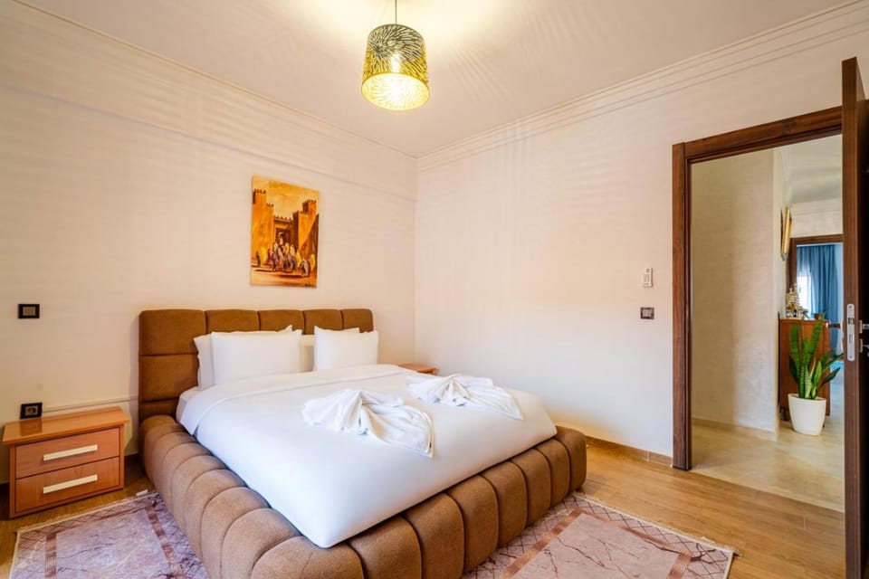 3-Bedroom Apartment in Gueliz with Pool, Parking Apartment in Marrakesh