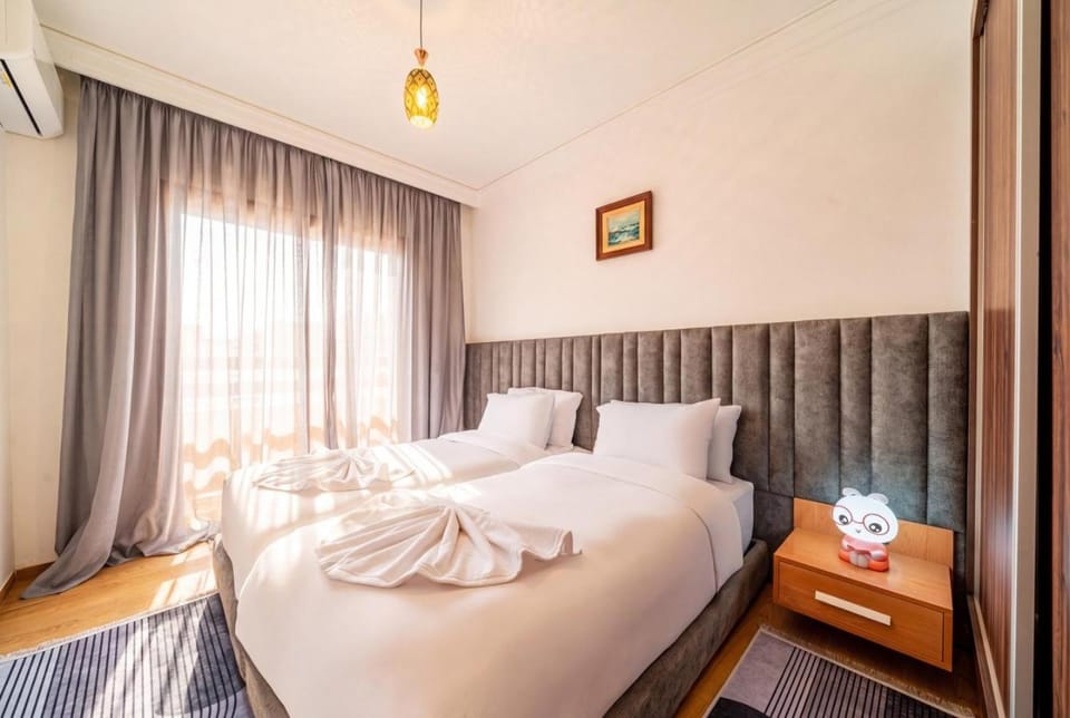 3-Bedroom Apartment in Gueliz with Pool, Parking Apartment in Marrakesh