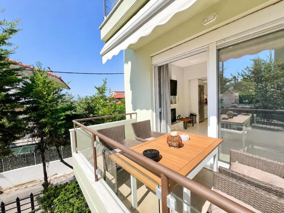 Coastal Escape - Modern 2BR Maisonette by ΜΡS House in Peloponnese Region
