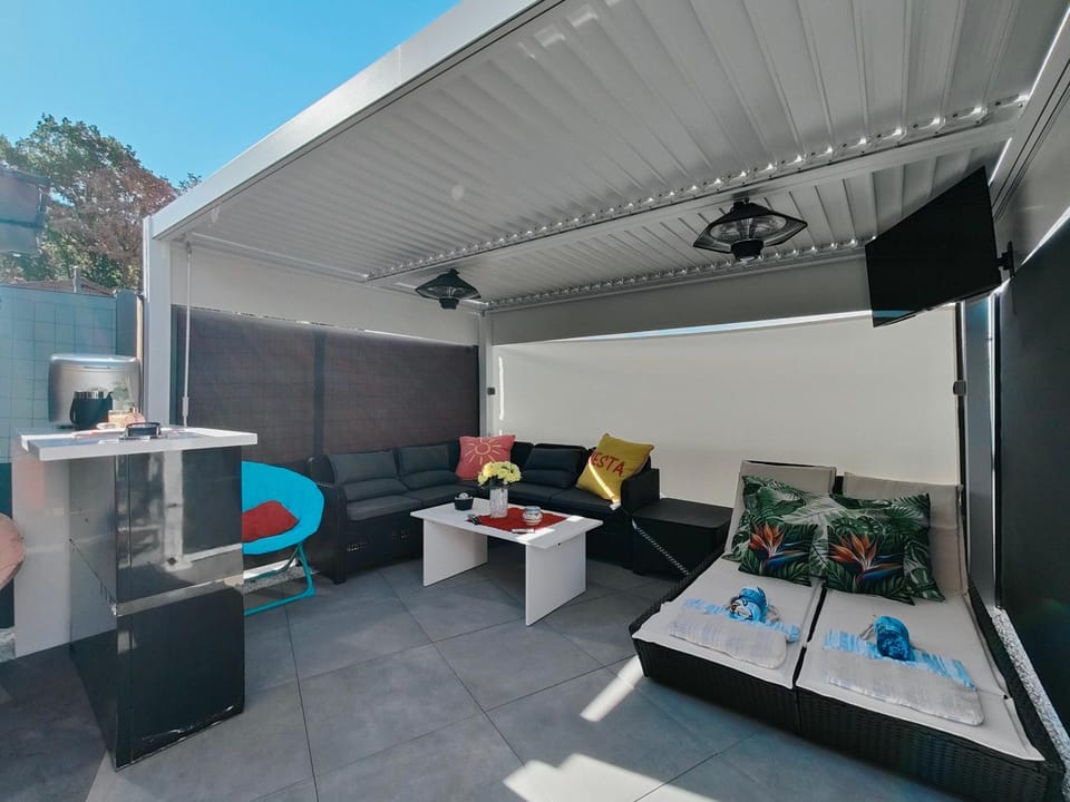 Patio, Communal lounge/ TV room, TV and multimedia, Evening entertainment