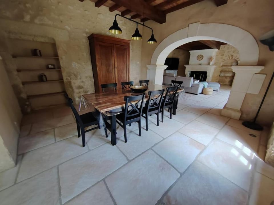 Mas 1816, Pont du Gard, pool and barbecue House in Provence