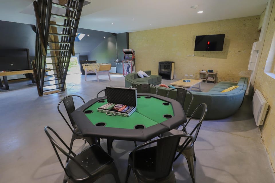 Villa Haut Briauche 61 - Piscine chauffee - Beach Volley - 2h Paris - 45p Villa in Normandy