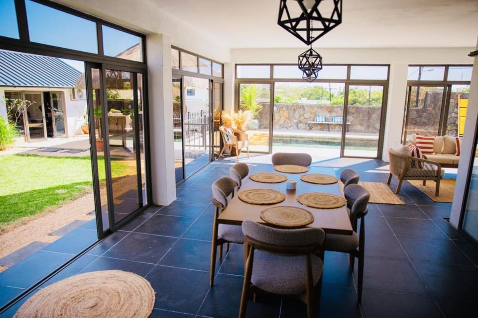 Beautiful Grand Baie Dovehouse -private Gym & Pool House in Grand Baie