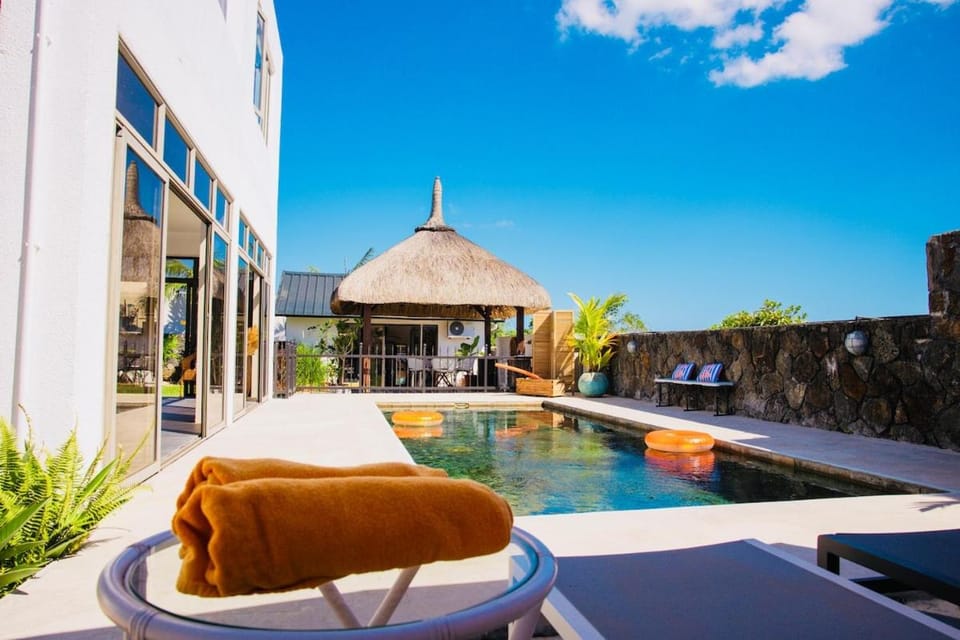 Beautiful Grand Baie Dovehouse -private Gym & Pool House in Grand Baie