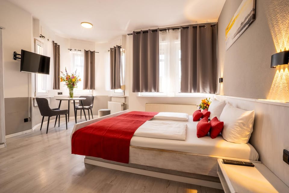 Bed, towels