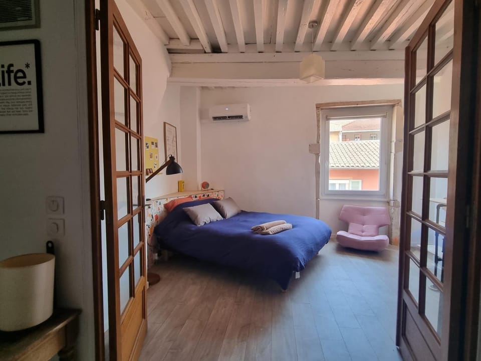 Bedroom, Quiet street view