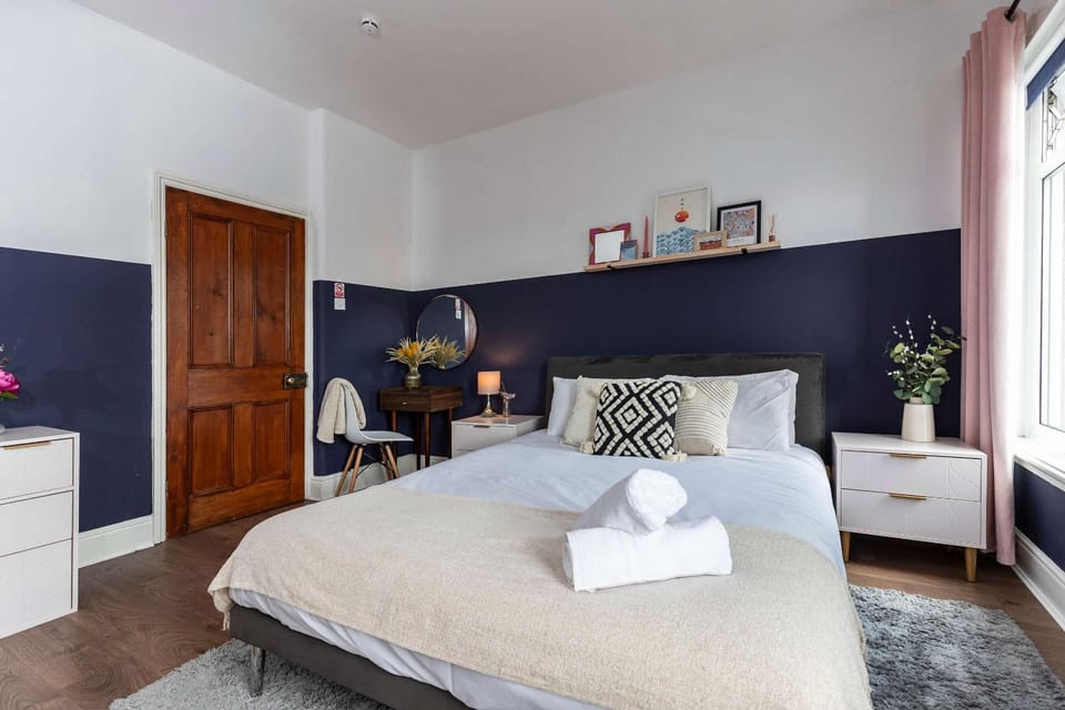 Bed, Photo of the whole room, Bedroom