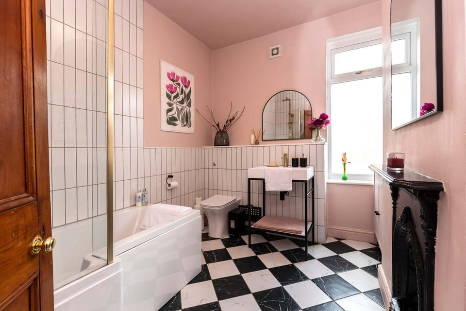 Shower, Toilet, Bathroom, Bath