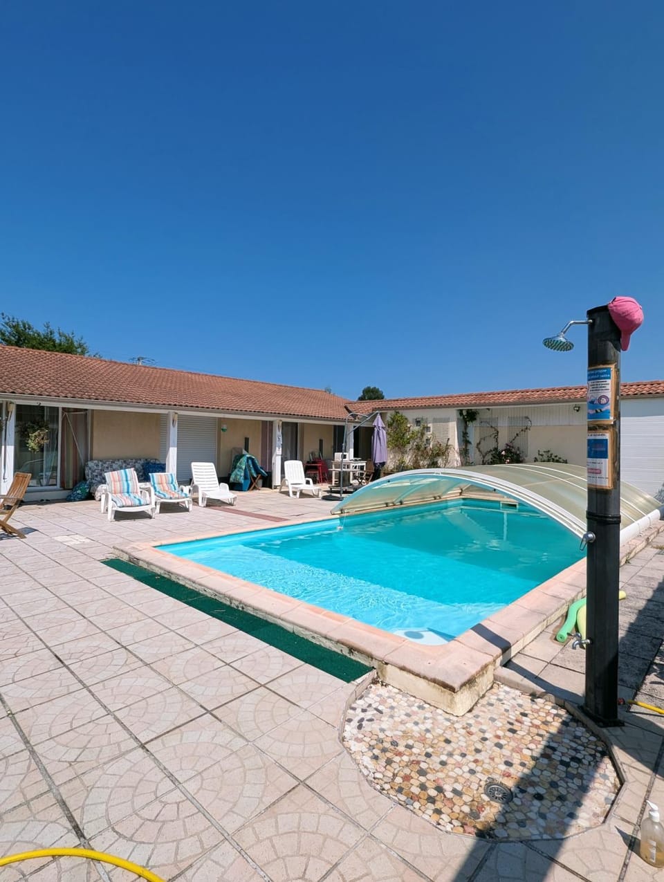 chambre studio bleue avec piscine Apartment in Mimizan