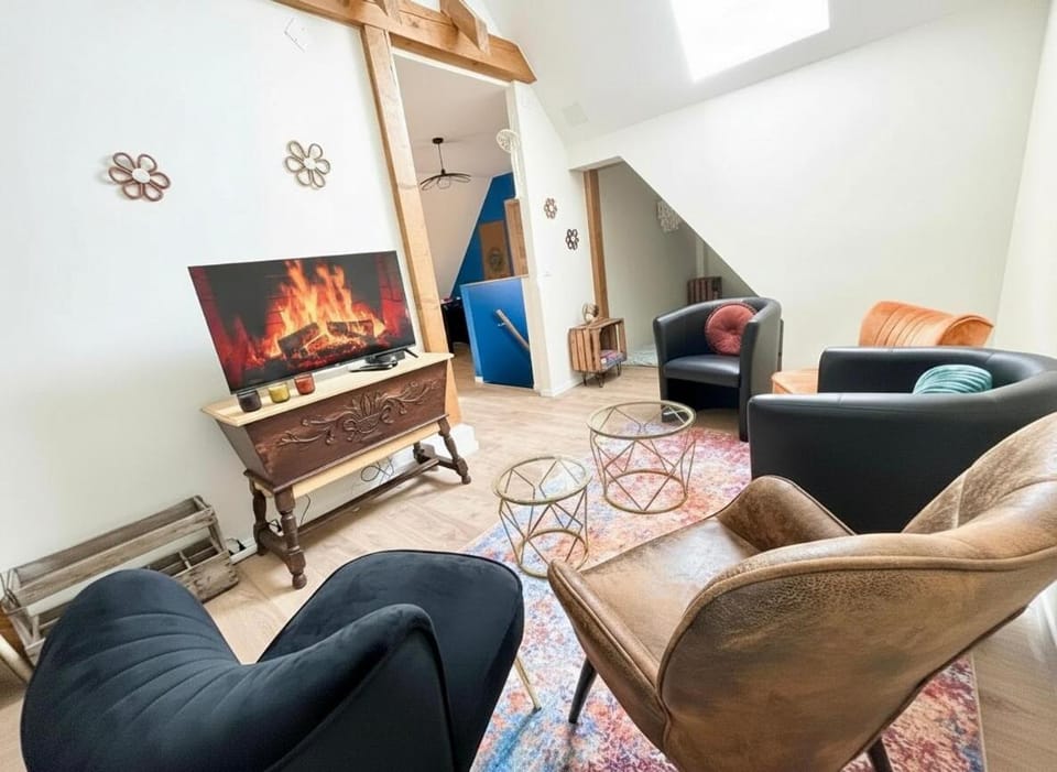 TV and multimedia, Living room, Seating area