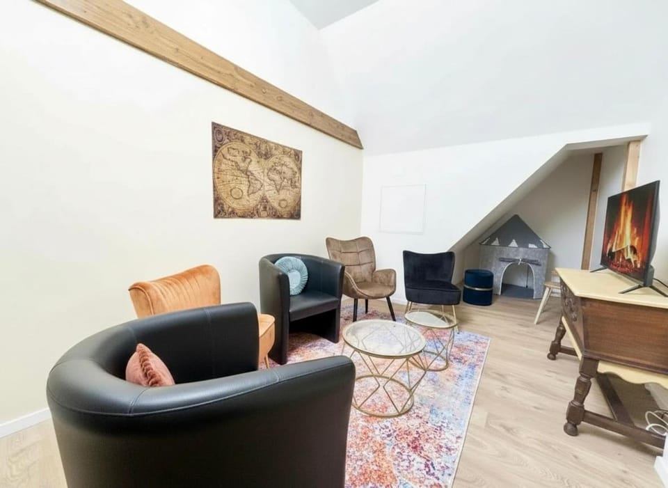 TV and multimedia, Living room, Seating area