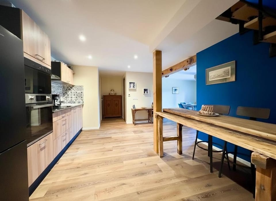 Kitchen or kitchenette, Dining area, pet friendly, stove